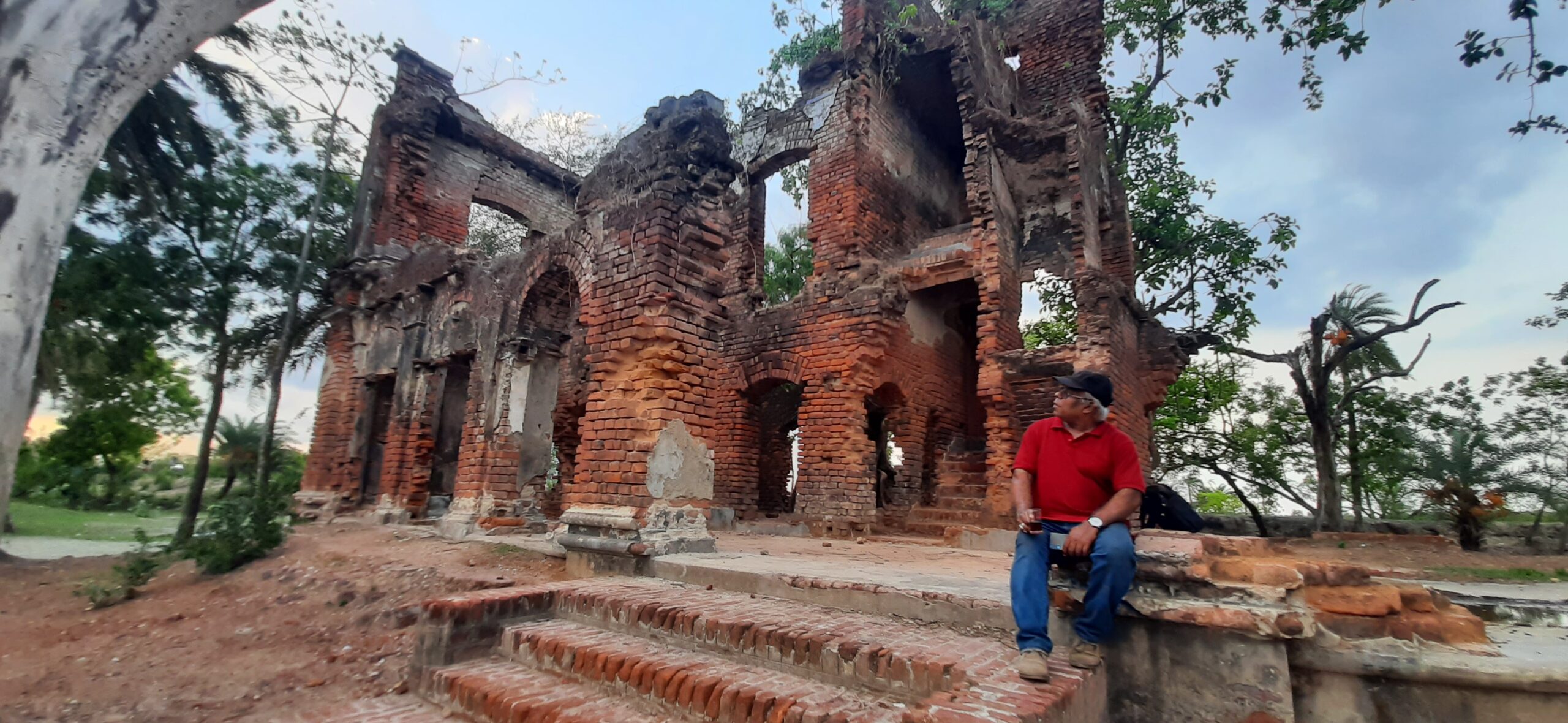 কালিগঞ্জের বসন্তপুর নৌবন্দরে রেডিও তেহরানের নিউজ প্রেজেন্টার গাজী আব্দুর রশিদ